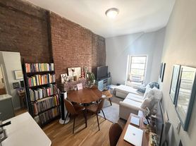 122 W 81st St, New York, NY
