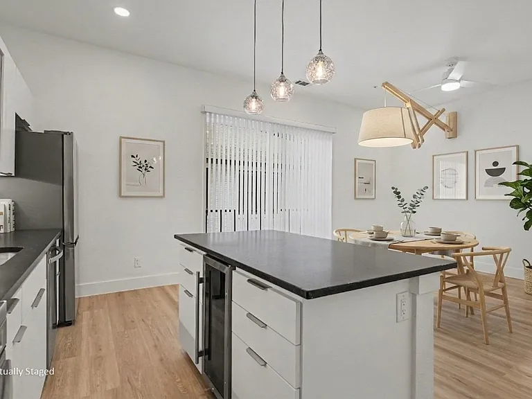 2217 N Fitzhugh Ave #202 — Photo 12