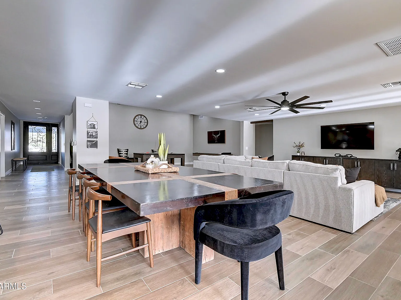 6 bed, 3.0 bath, 5200 sqft, $10,000 — Photo 3