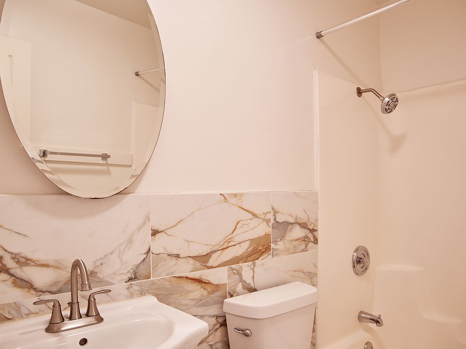 Natural stone bath accents