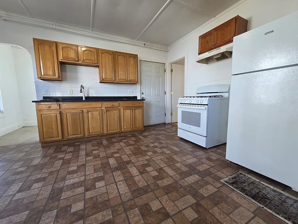 1st image of 135 Chestnut St #1