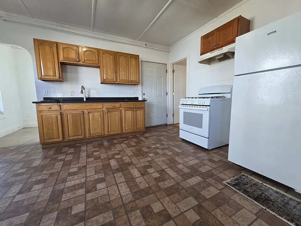 135 Chestnut St #1