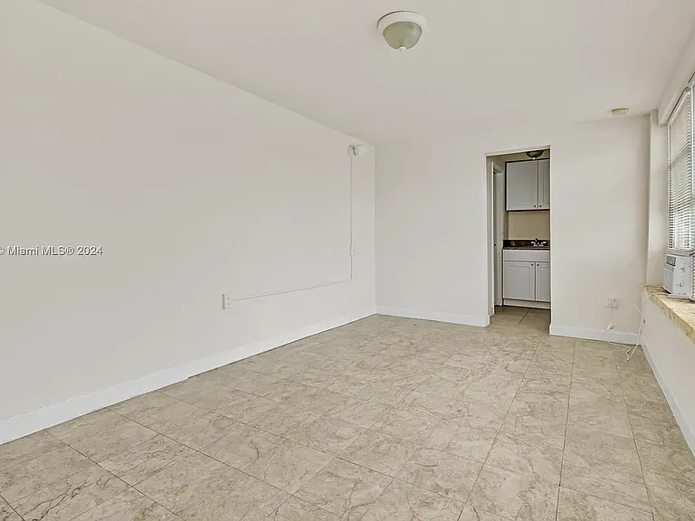 7885 Crespi Blvd #3 — Photo 2