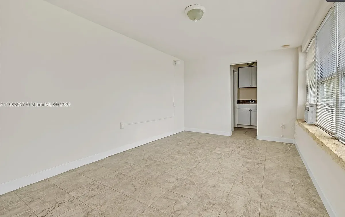Building Photo - 7885 Crespi Blvd #3