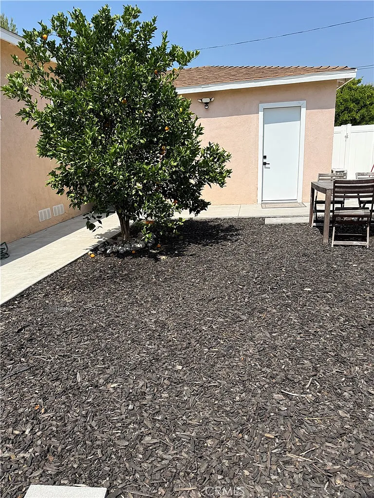 1 bed, 400 sqft, $1,750 — Photo 1