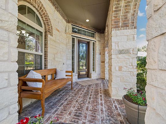 2nd image of 26 Sandwell Pl