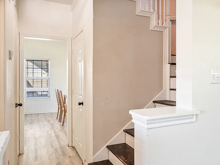 487 S Waco St — Photo 6