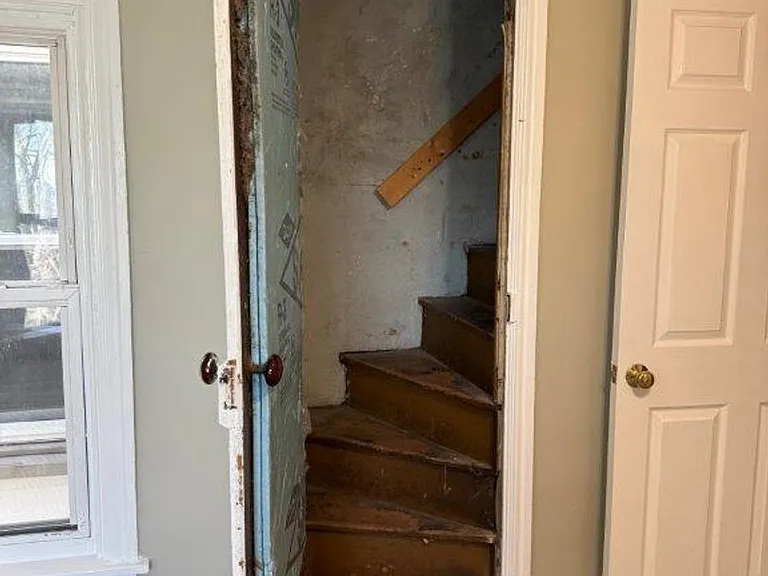 457 N Pitt St — Photo 25