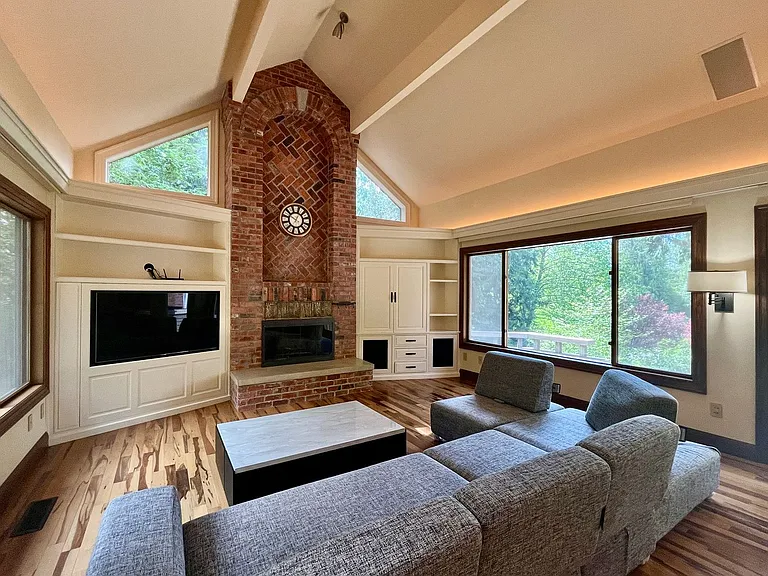 1130 Lancaster Way SE — Photo 10