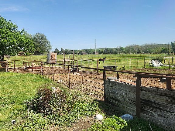 5th image of 239 Skyline Dr