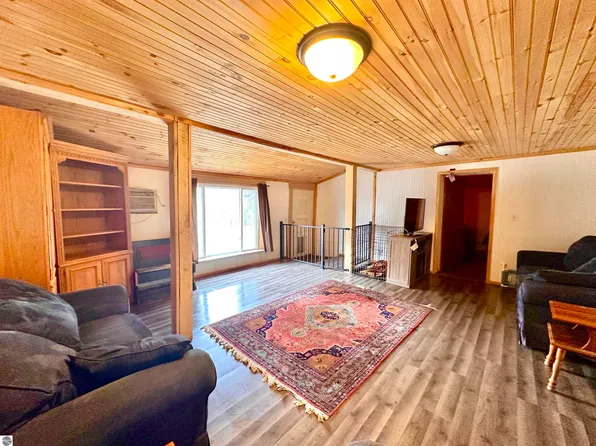 1108 E Wexford Ave, Buckley, MI 49620
