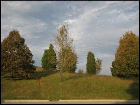 398 Rivers Edge Dr, Loudon, TN 37774