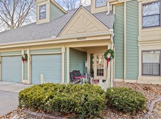 15555 26th Ave N APT D, Plymouth, MN 55447