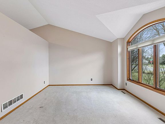 5th image of 1325 Courtland E