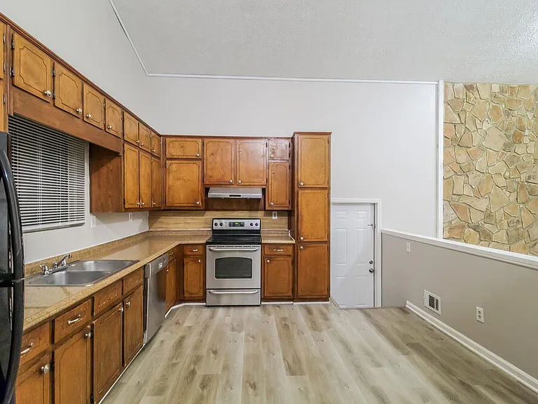 6875 Fielder Ct — Photo 8