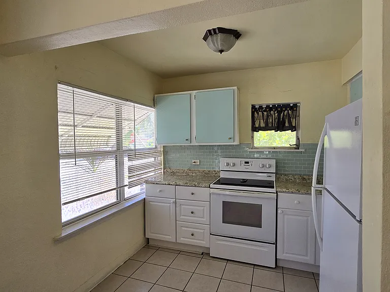 2070 Kurtz St — Photo 9