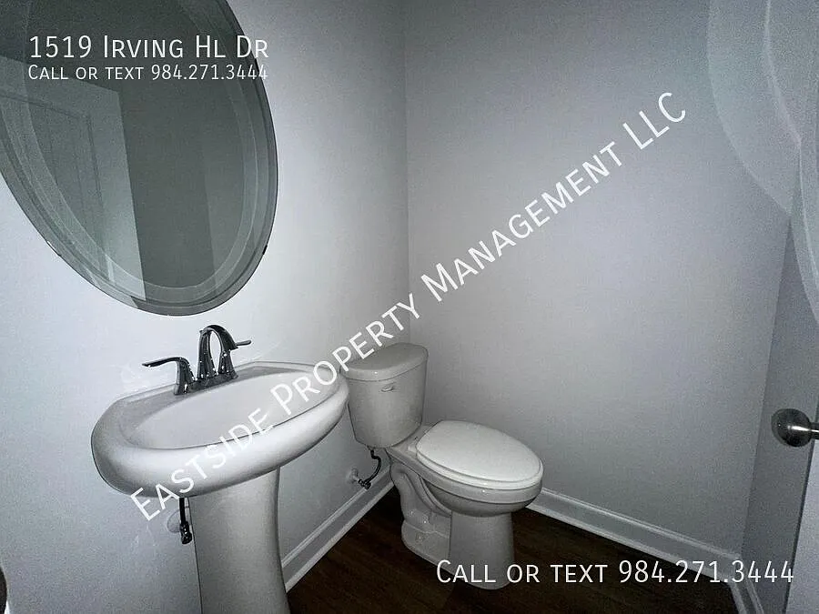 Luxurious 3 bed 2.5 bath, 2 rear-end car garage End Unit Townhouse- A Must-See Gem with Exception... — Photo 4