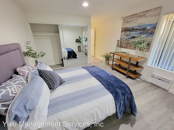 4th image of 18347 Collins St #18