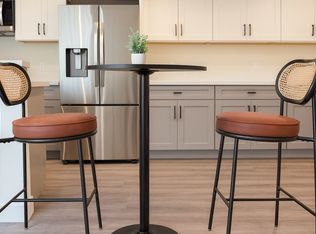 Onlivin Mariposa, Los Angeles, CA 90027