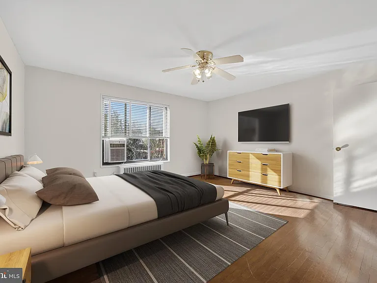 1010 G St NE #305 — Photo 8
