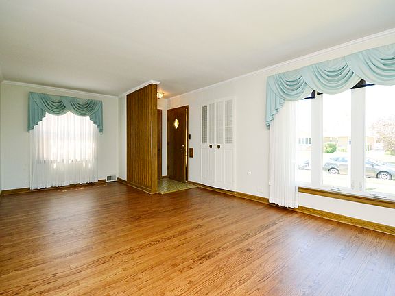 4th image of 7315 N Oconto Ave