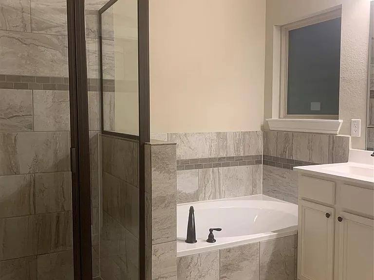 10023 Thicket Park Ln — Photo 17