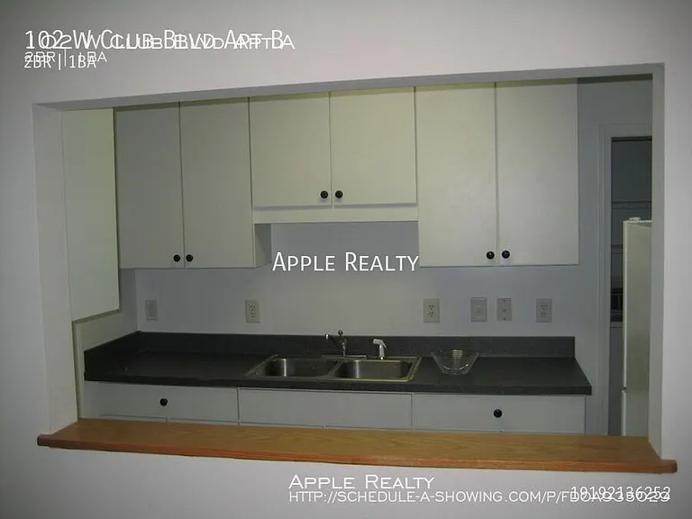 102 W Club Blvd #B — Photo 6
