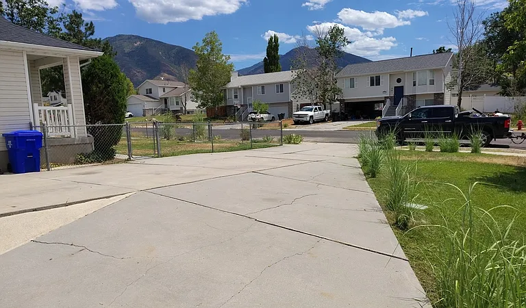 627 E 700 N — Photo 31
