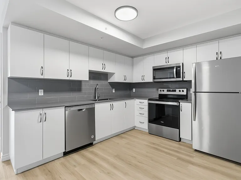 425 Watson Pkwy N — Photo 25