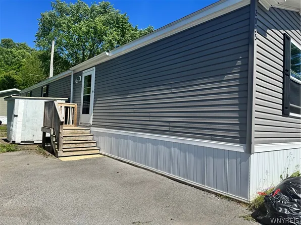 2035 Hemstreet Rd, Marilla, NY 14102