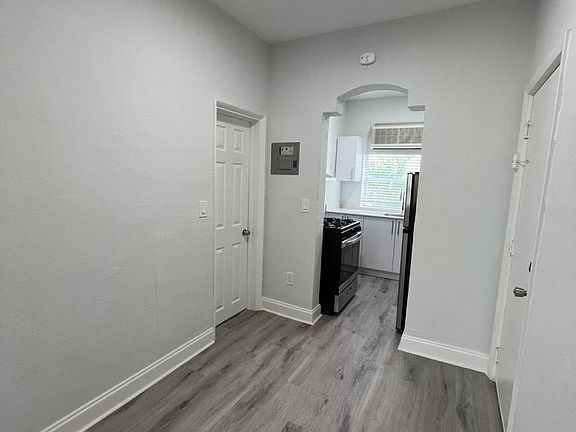4th image of 501 NE 76th St Unit 13-7610-13