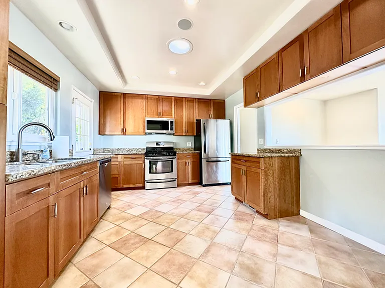 Rishell Dr — Photo 1