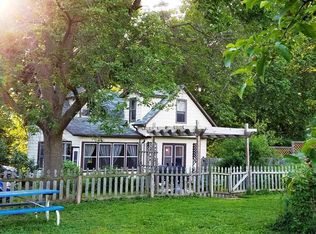 914 N Pine St, Davenport, IA 52804