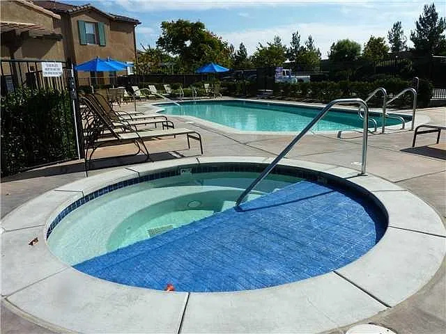 2 bed, 1100 sqft, $3,380 — Photo 2