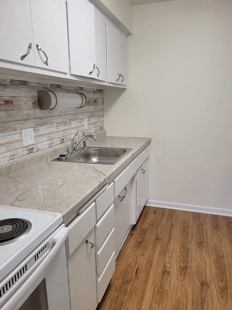 Division Apartments — Photo 3