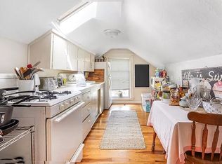164 Anthony St FLOOR 3, East Providence, RI 02914