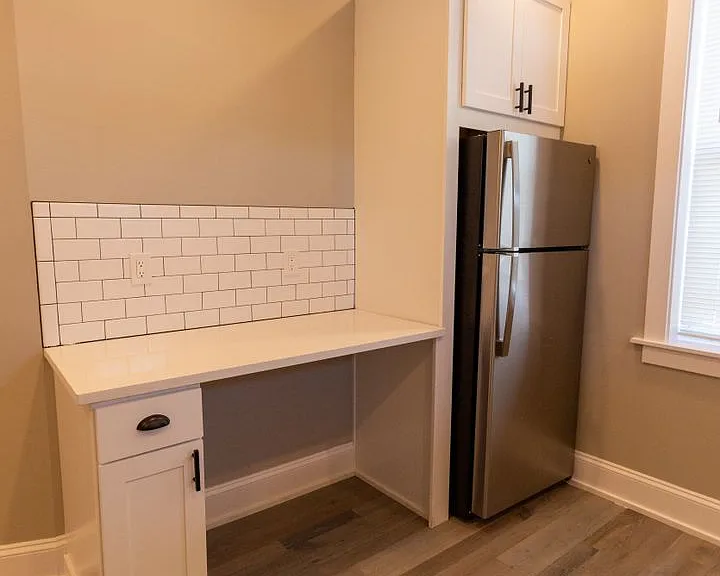 Pf-Arg, 2850 W Barry Series — Photo 5
