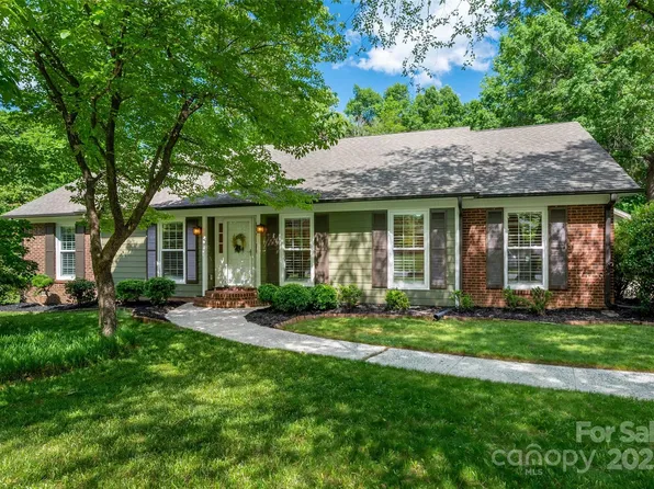 1260 Piccadilly Dr, Charlotte, NC 28211