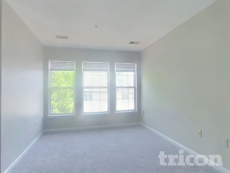 1711 Crimson Pl — Photo 11