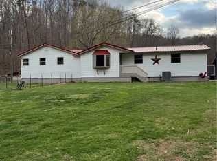 637 Whispering Pnes, Alum Creek, WV 25003