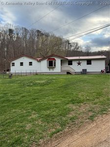 637 Whispering Pnes, Alum Creek, WV, 25003