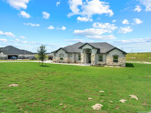 144 Summer Meadow Dr, La Vernia, TX 78121