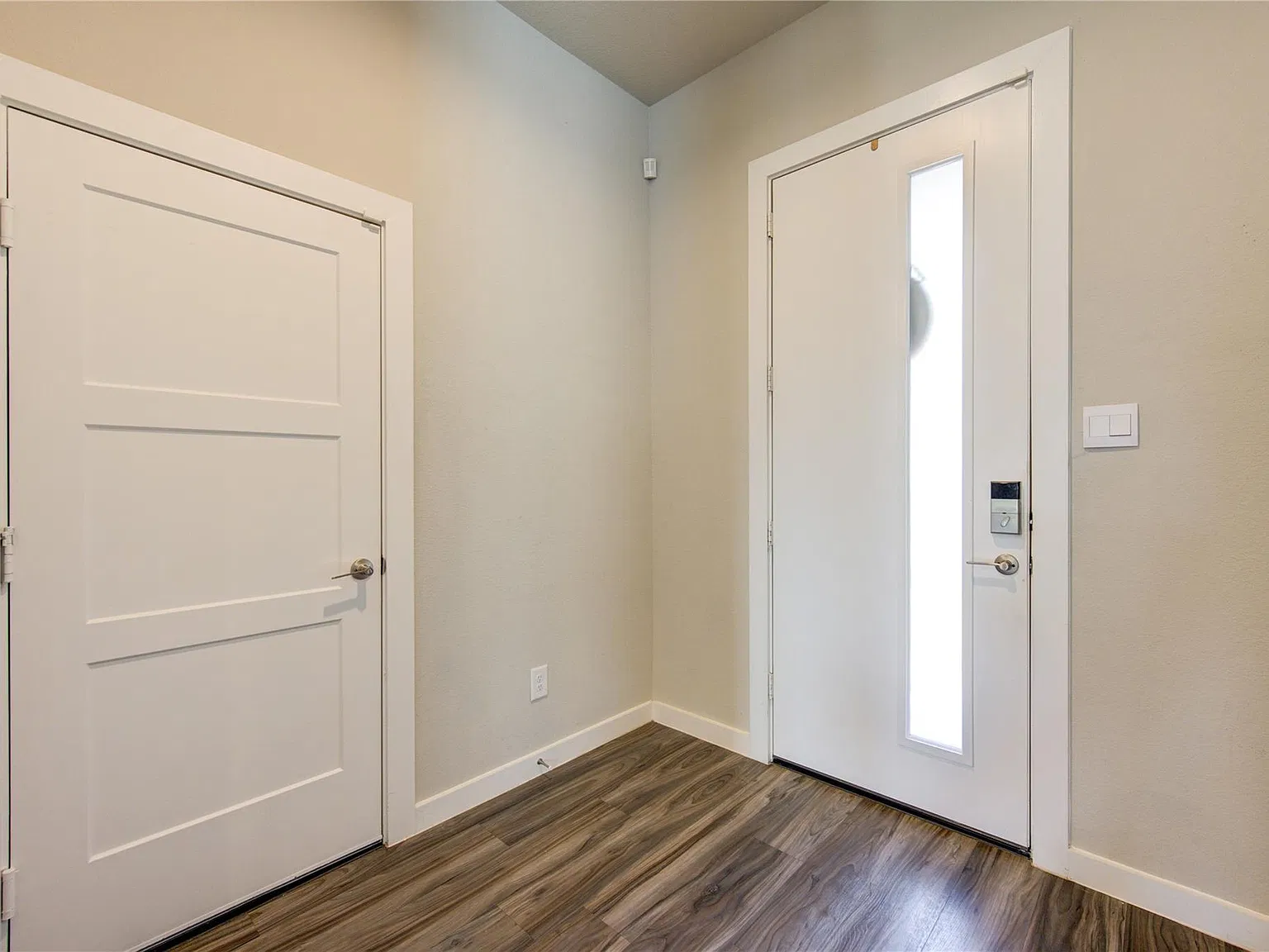 4 bed, 2.0 bath, 1850 sqft, $2,700 — Photo 3