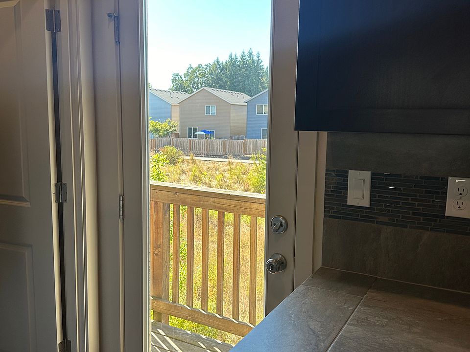 Backing on too green space - great views and small balcony