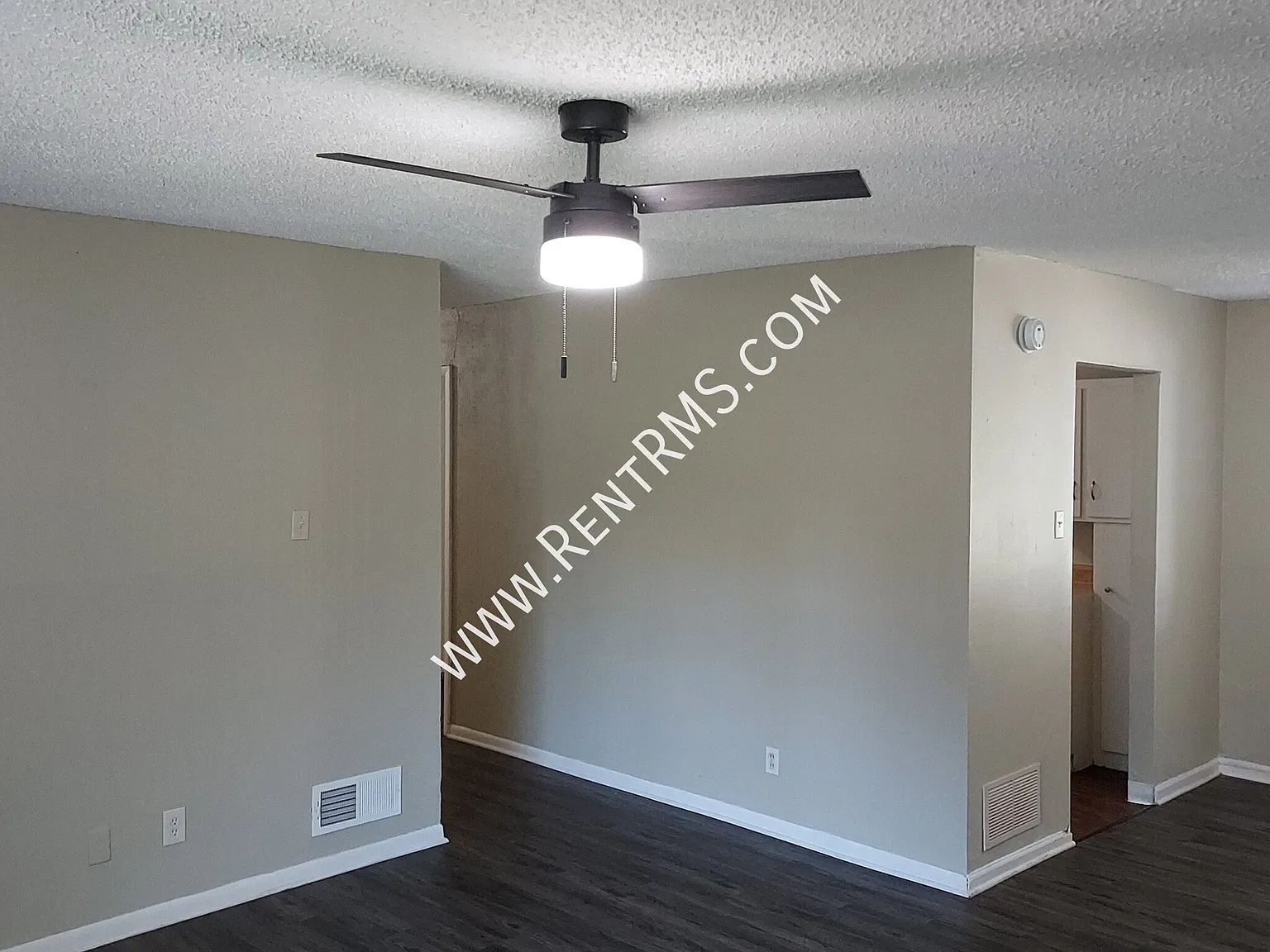 3423 Sw Westview Ave- 3 Bed/1 Bath — Photo 4
