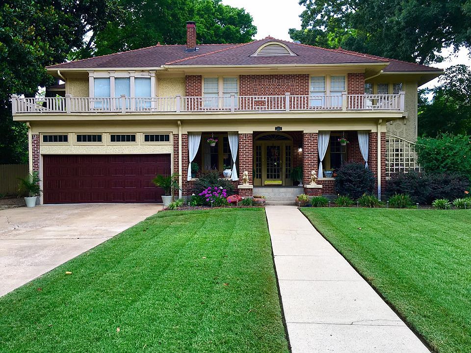 Amazing curb appeal!