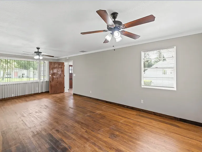 1184 Woodruff Ave — Photo 8