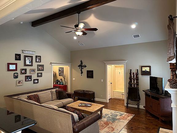 4th image of 12 Macy Ln