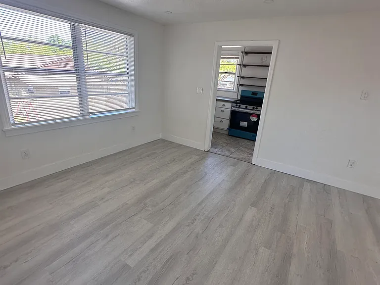 303 W Emma St #1/2 — Photo 13