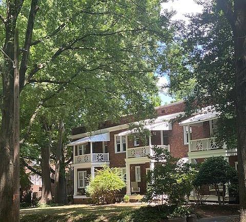 Small 8 unit complex, 4 on Colonial, 4 on Caswell